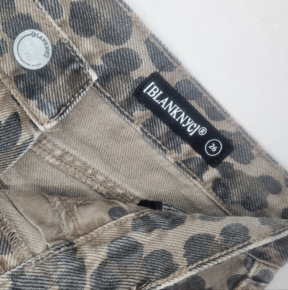 Blank NYC Leopard Print Mini Skirt Sz 26 Brown Taupe Animal Print Denim NWT - Picture 3 of 12